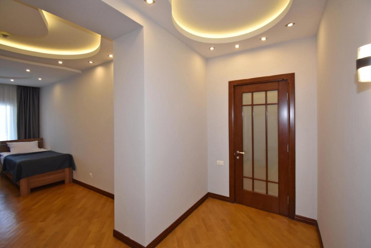 Прекрасная 4-Ех Комнатная Квартира В Самом Центре Yerevan Exterior foto