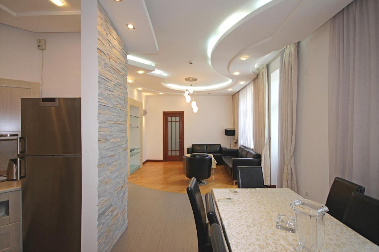 Прекрасная 4-Ех Комнатная Квартира В Самом Центре Yerevan Exterior foto
