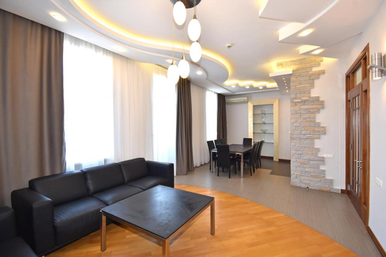Прекрасная 4-Ех Комнатная Квартира В Самом Центре Yerevan Exterior foto