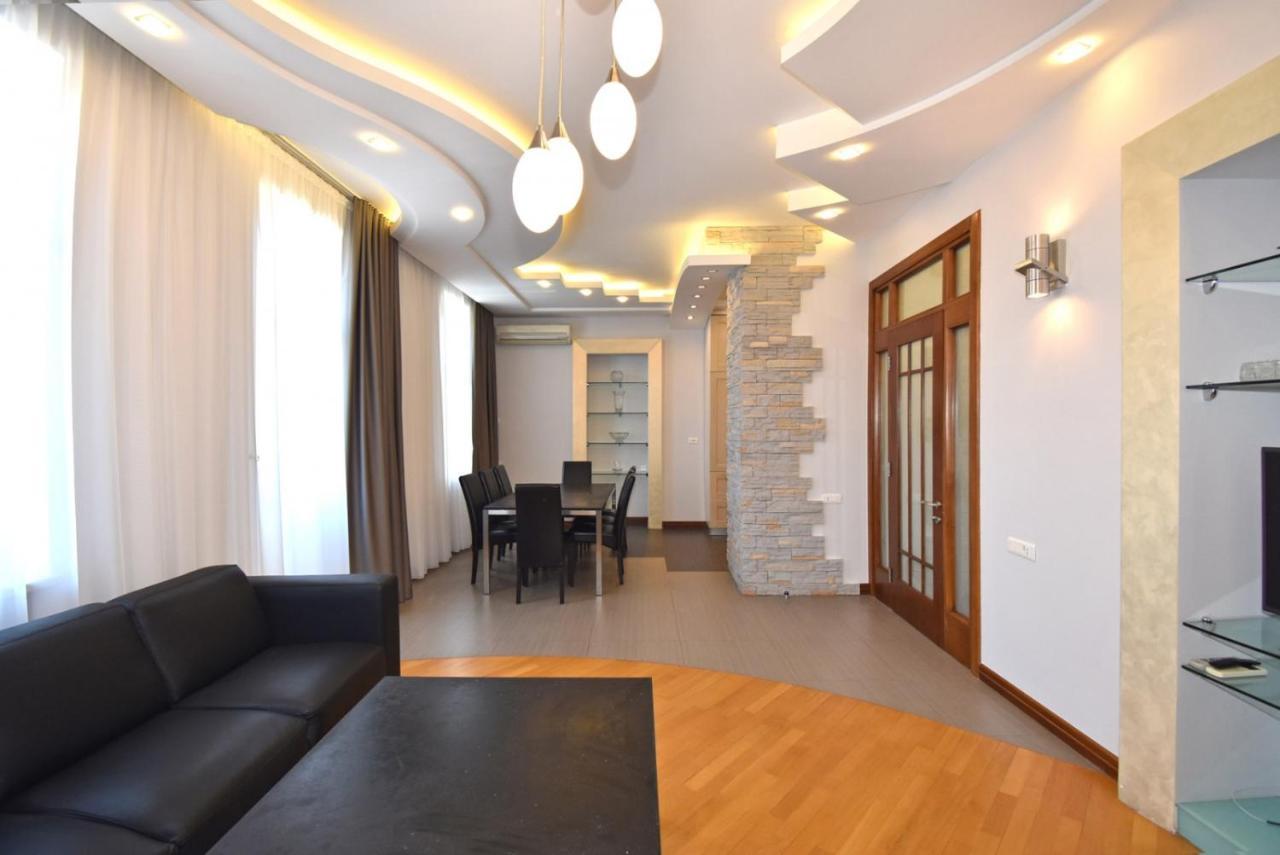 Прекрасная 4-Ех Комнатная Квартира В Самом Центре Yerevan Exterior foto