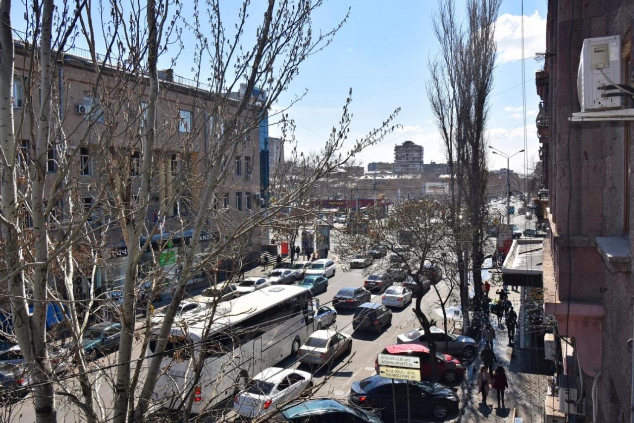 Прекрасная 4-Ех Комнатная Квартира В Самом Центре Yerevan Exterior foto